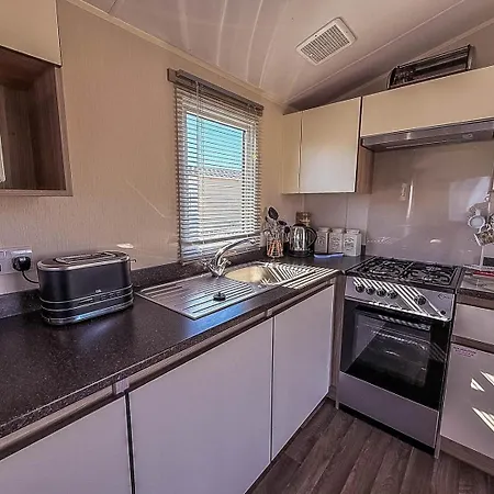 Lovely 6 Berth Caravan With Side Decking On Pakefield Holiday Park Ref 68032B Лоустофт Экстерьер фото